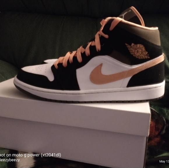 Brand New jordan 1 mid - Picture 2 of 3